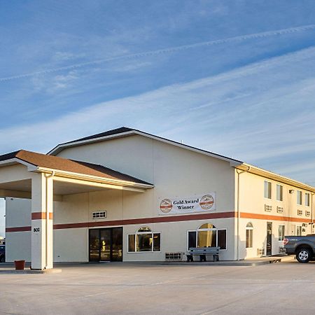 Rodeway Inn Larned Экстерьер фото