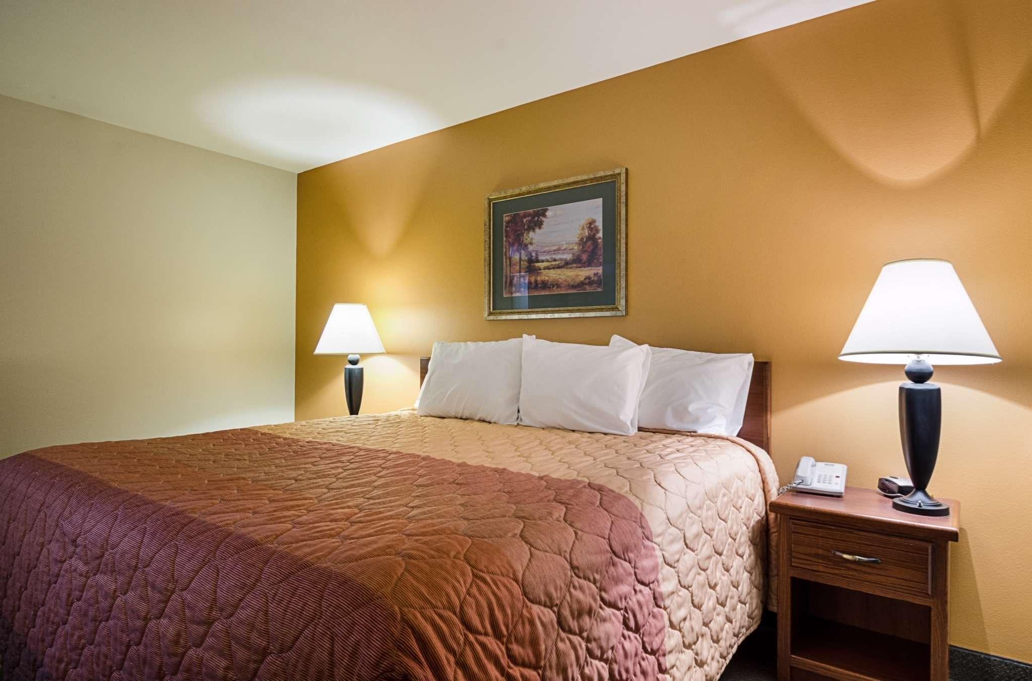 Rodeway Inn Larned Экстерьер фото
