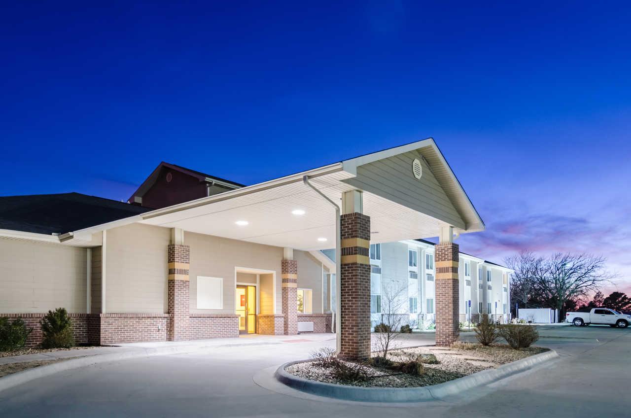 Rodeway Inn Larned Экстерьер фото