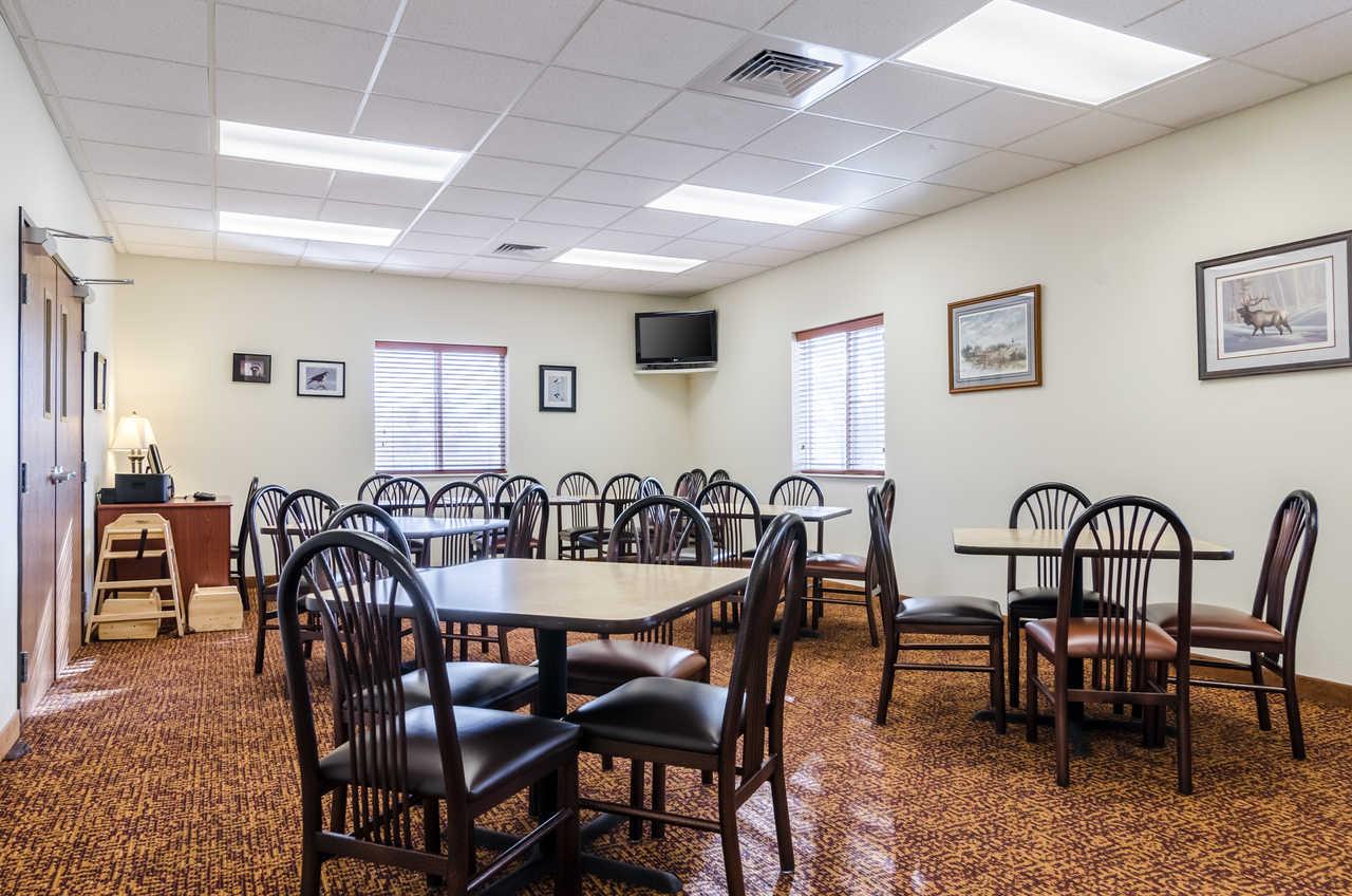 Rodeway Inn Larned Экстерьер фото