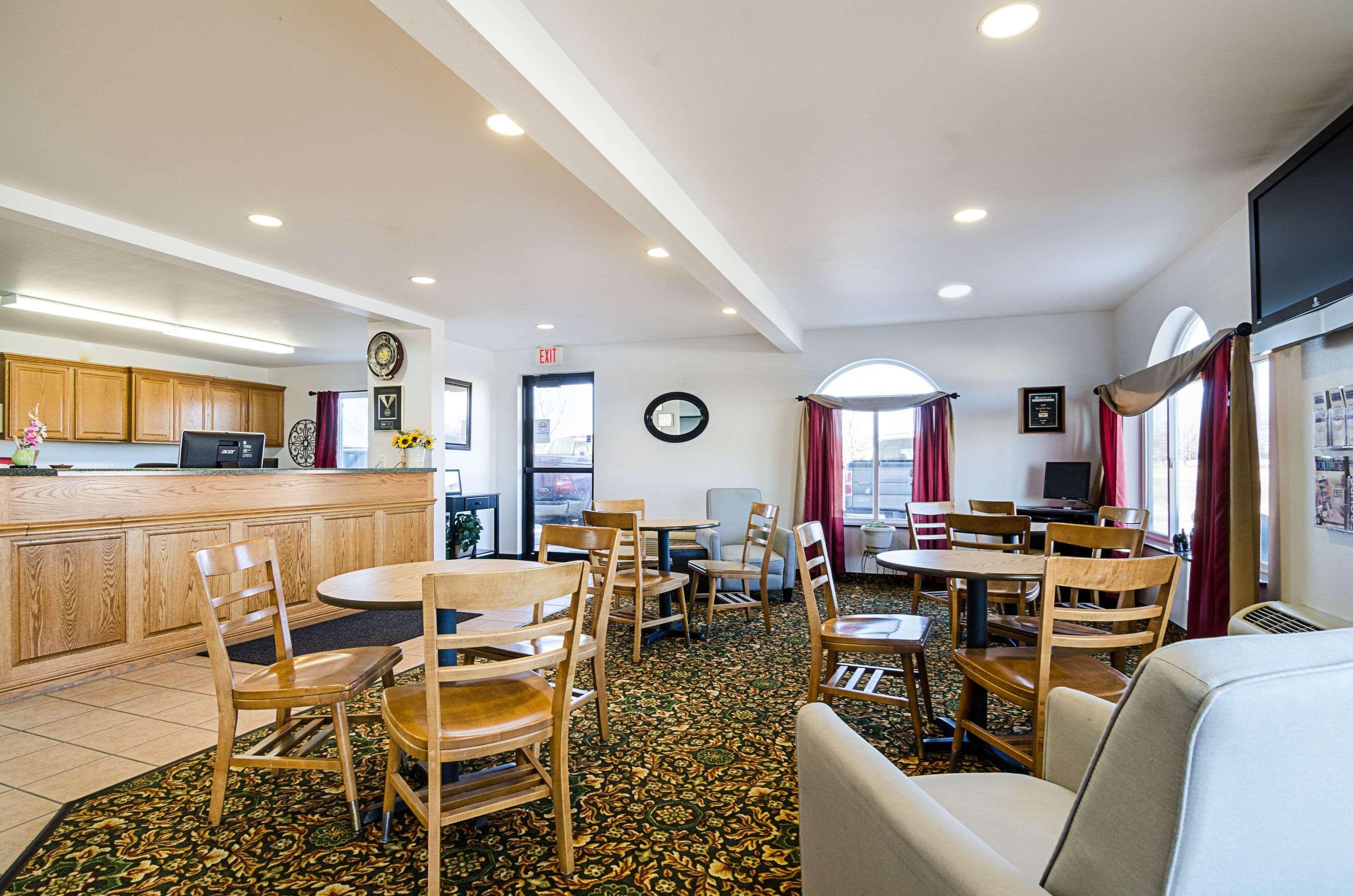 Rodeway Inn Larned Экстерьер фото