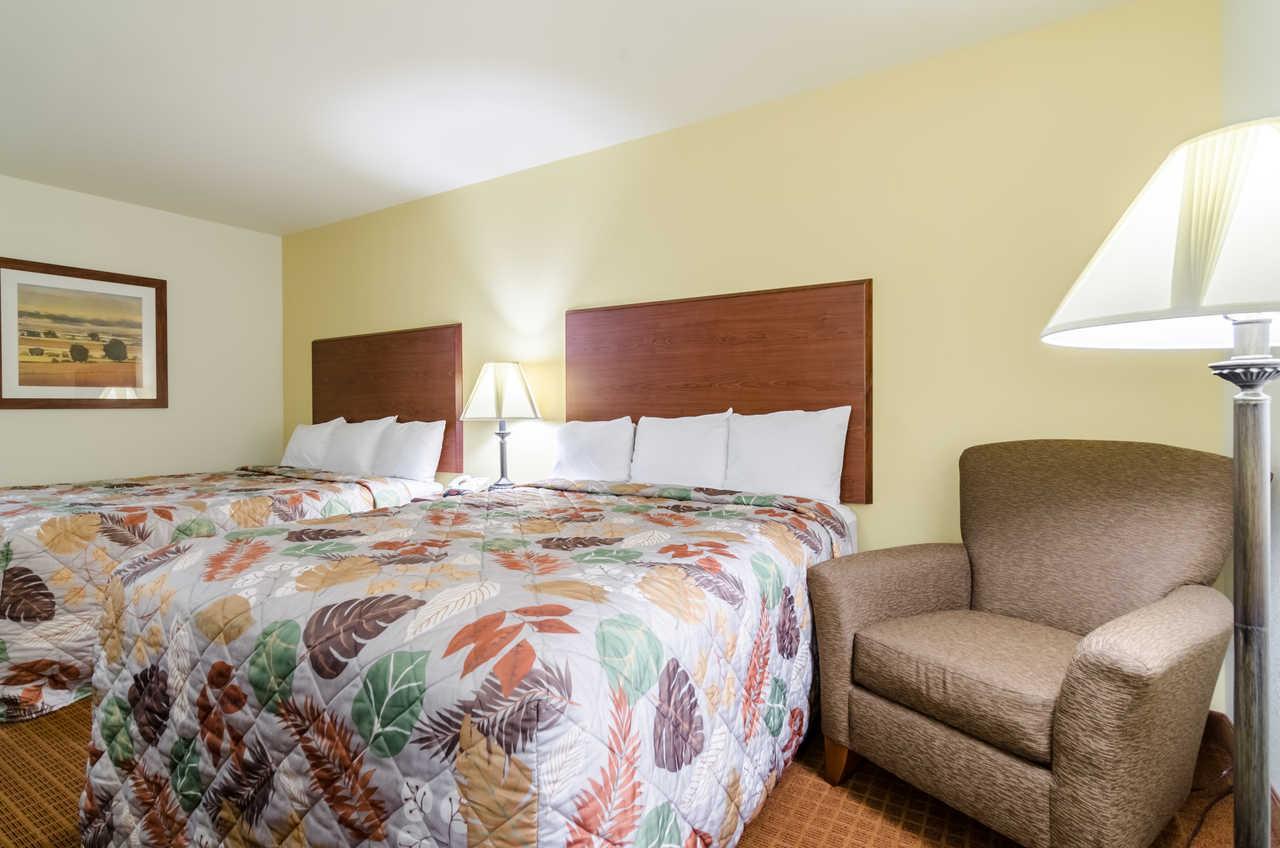 Rodeway Inn Larned Экстерьер фото