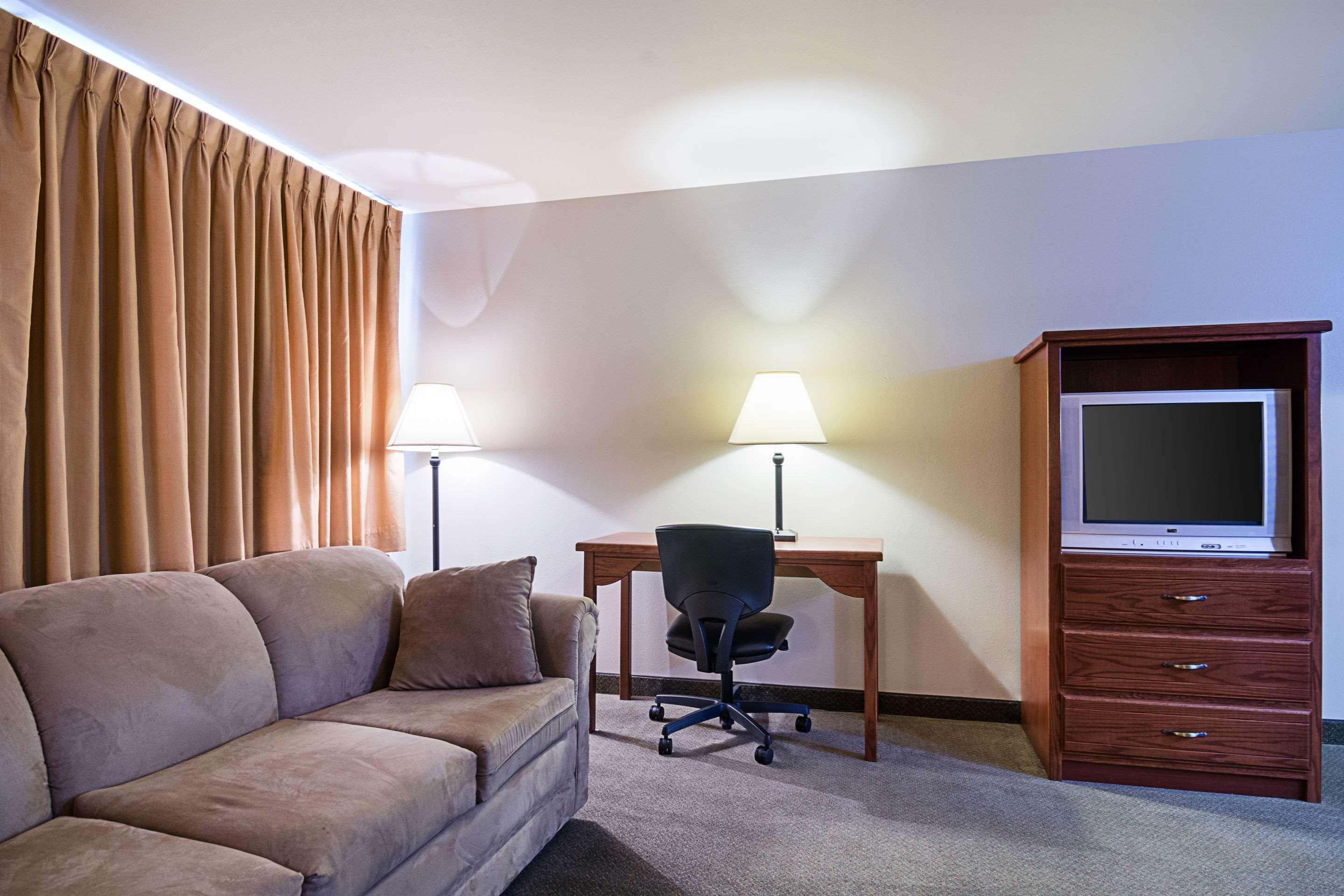 Rodeway Inn Larned Экстерьер фото