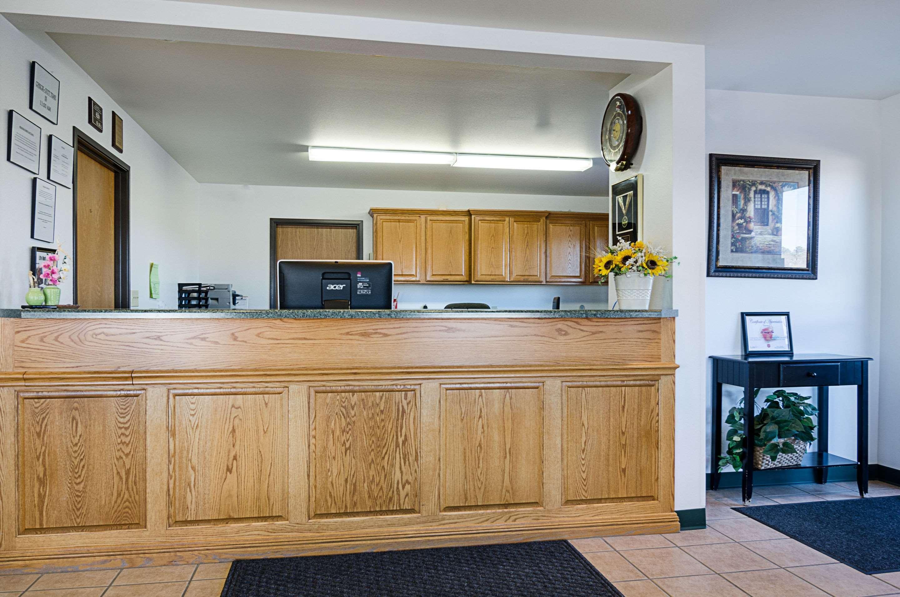Rodeway Inn Larned Экстерьер фото