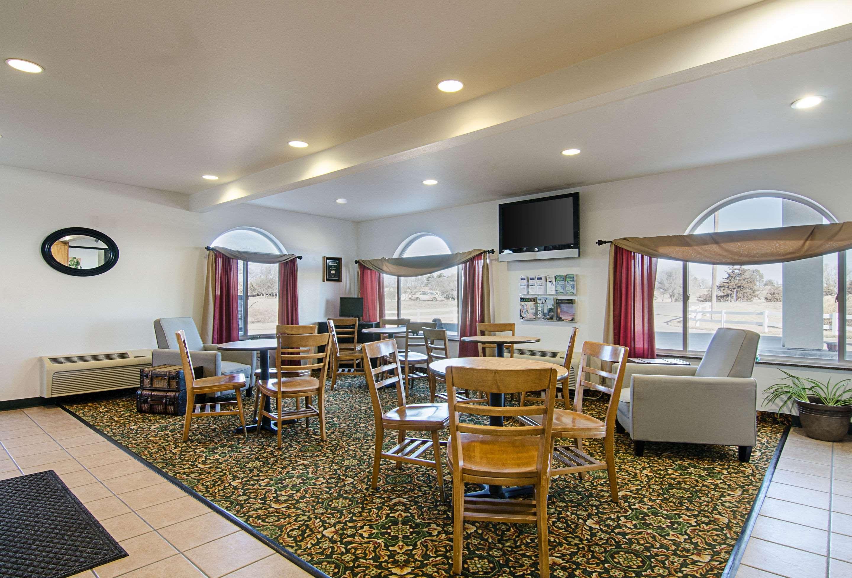 Rodeway Inn Larned Экстерьер фото