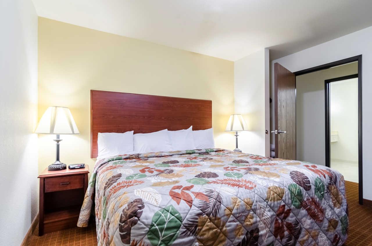 Rodeway Inn Larned Экстерьер фото