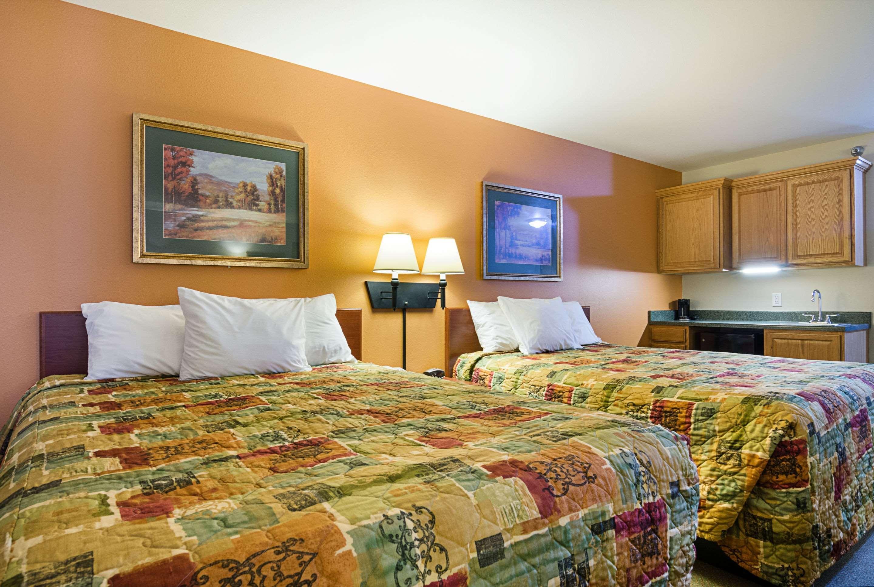 Rodeway Inn Larned Экстерьер фото