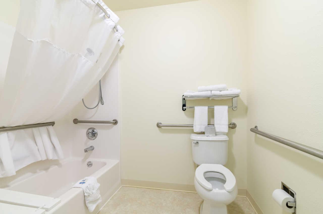 Rodeway Inn Larned Экстерьер фото