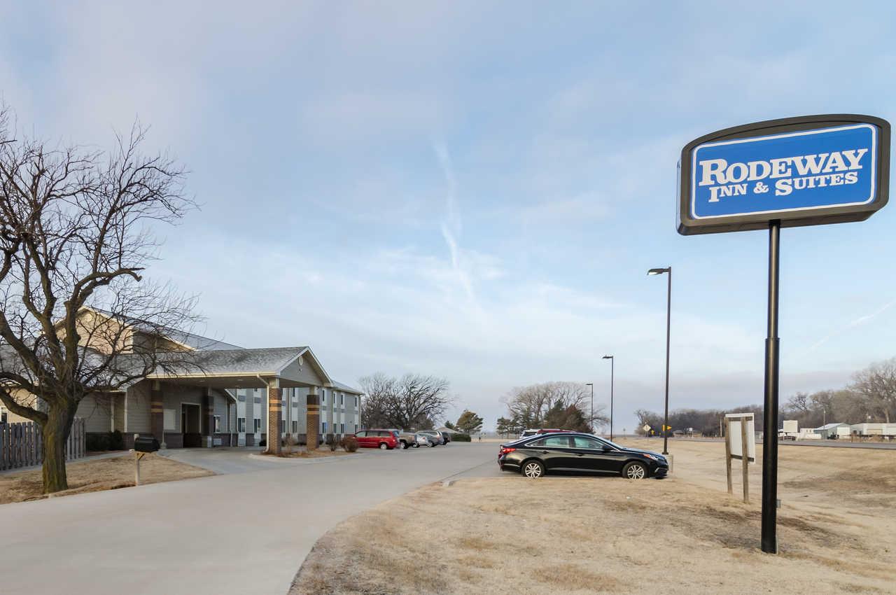 Rodeway Inn Larned Экстерьер фото