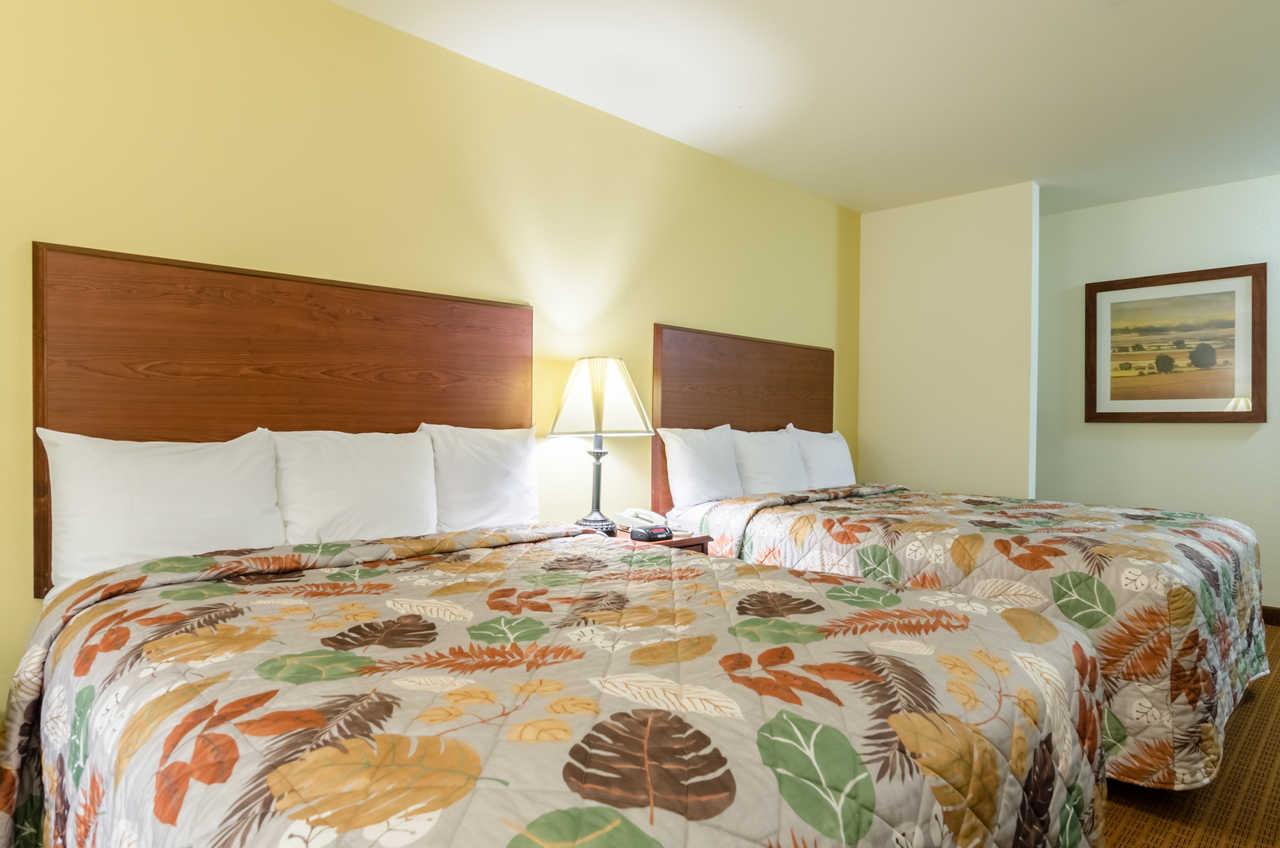 Rodeway Inn Larned Экстерьер фото