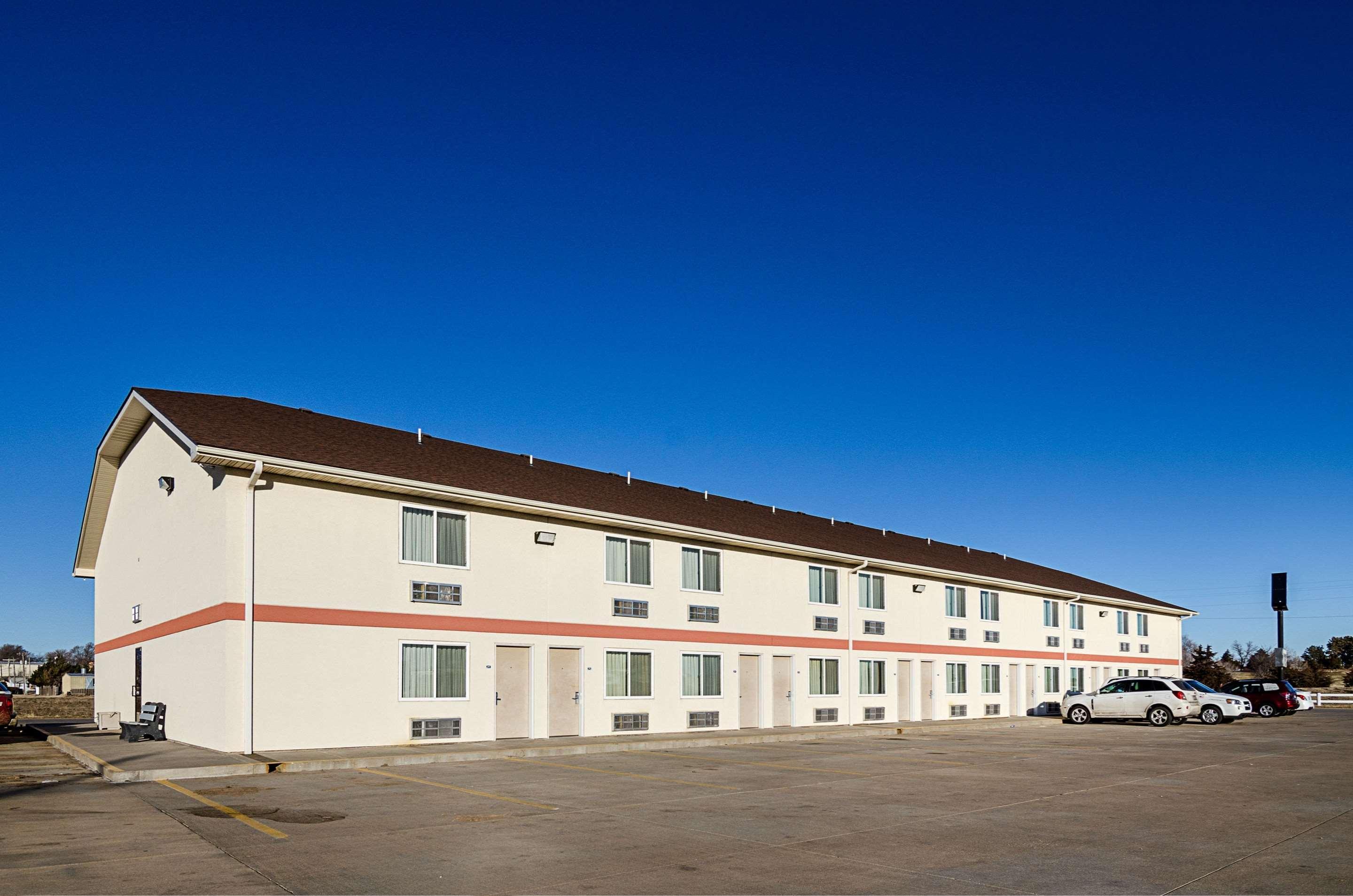 Rodeway Inn Larned Экстерьер фото