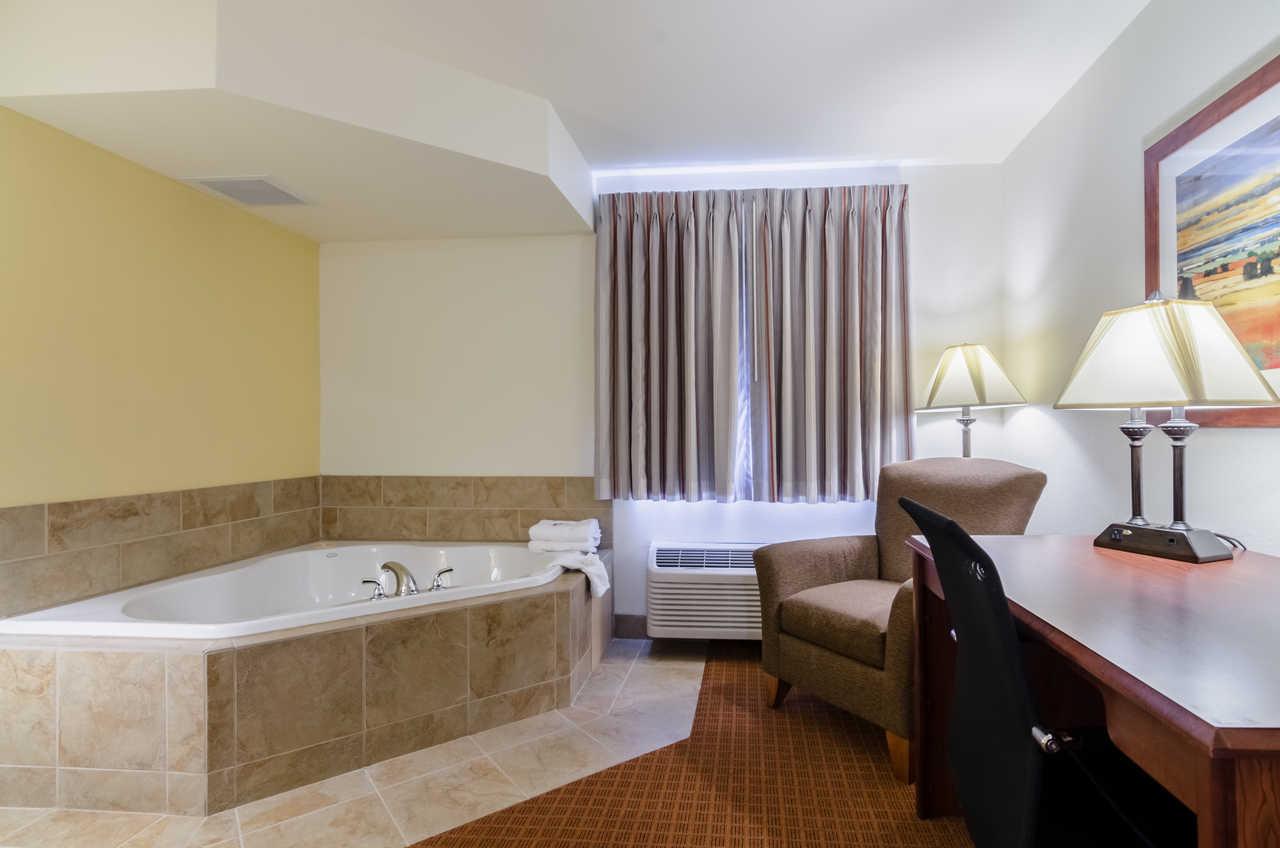 Rodeway Inn Larned Экстерьер фото